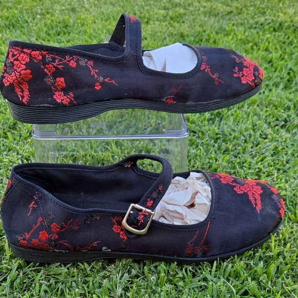 Chinesse Floral Black and Red Women's Shoes Size 10 - Picture 4 of 5